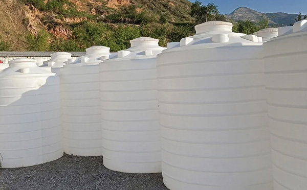 化工液体储存注意事项——选对PE华池塑料桶避免安全隐患