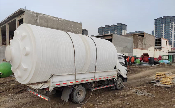 PE华池塑料大桶运输中