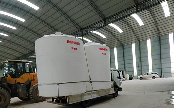 特加厚华池塑料大桶装车运输交付实录 特加厚华池塑料大桶装车运输交付实录